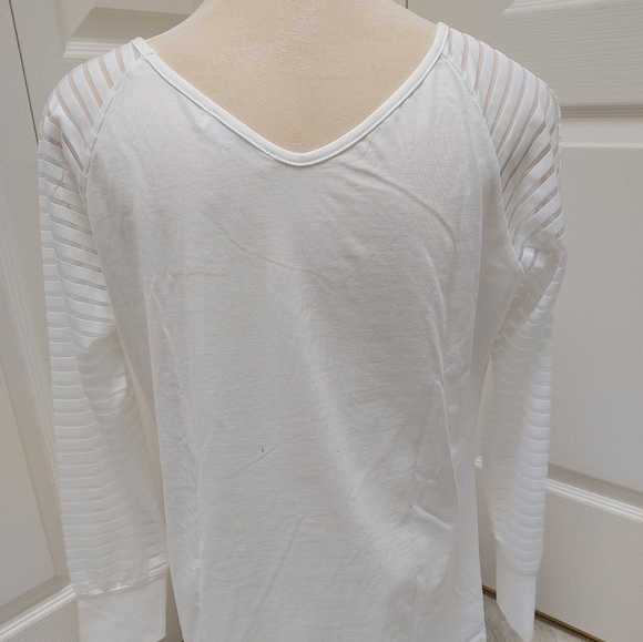 Pretty Amazon Top - Picture 4 of 6